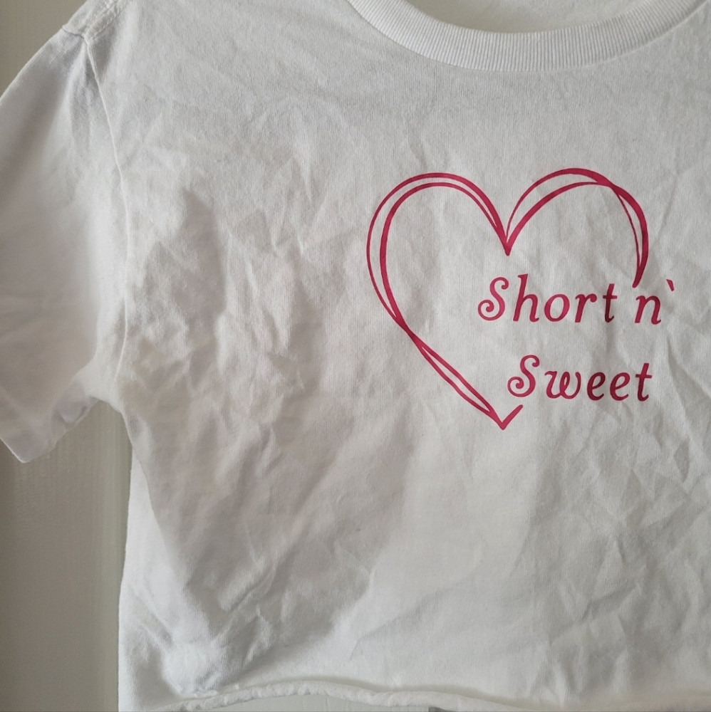 Valentine Short n' Sweet Heart Tee Crop Top XS White Espresso Sabrina Carpenter - Picture 4 of 4